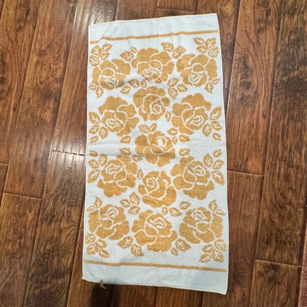 Vintage Cannon Royal Family Rose Floral Bath Towel Cream Pink 21x42 Cotton Blend